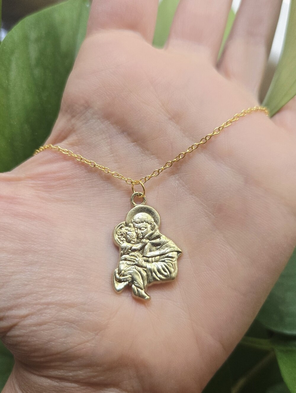 Vintage St. Anthony of Padua & Child Jesus Necklace – Gold-Tone Catholic Jewelry